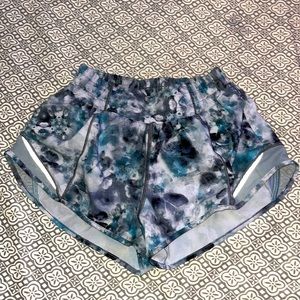 Lululemon Hotty Hots Size 2 2.5 Inseam